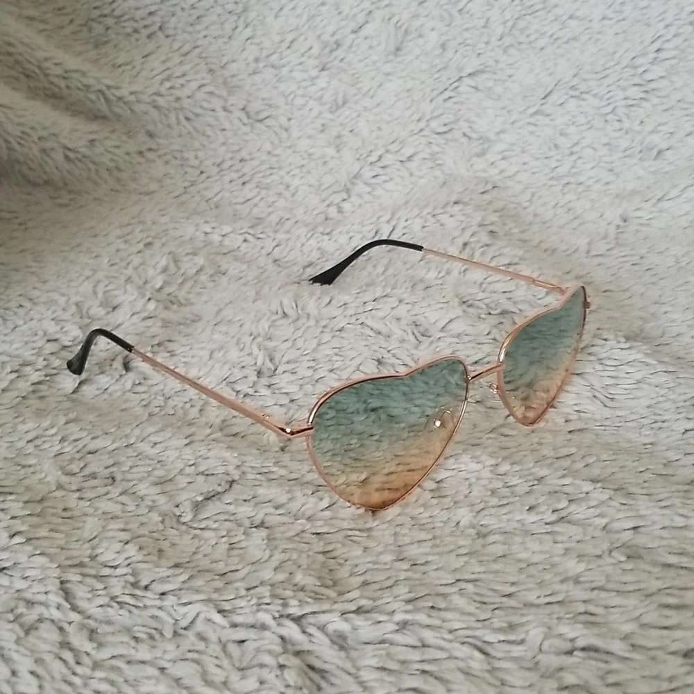 Heart Shaped Metal Frame Sunglasses